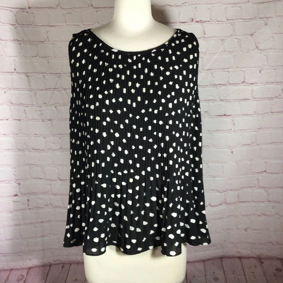 Banana Republic Black and White Pleated Flowy Sleeveless Top - Size Small - Picture 1 of 6